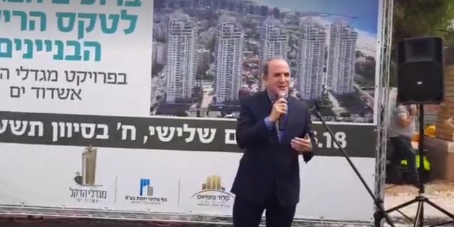 קלוד נחמיאס הורס בדקל יחיאל לסרי