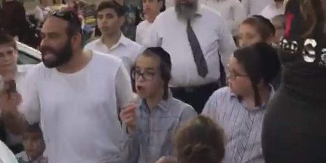 חרדי בפארק אשדוד ים
