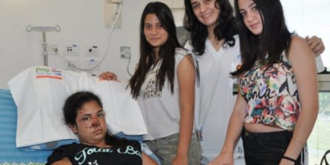 יובל אוחיון עם החברות ואחות המחלקה
