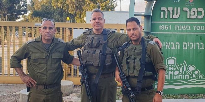 תאל אורן סולומון עם תת אלוף במיל אמיר אביבי וסגן אלוף במיל ירון בוסקילה. צילום- הביטחוניסטים